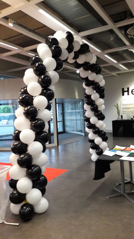 Arche hélium Blanc Noir spirales - Ballons Plus